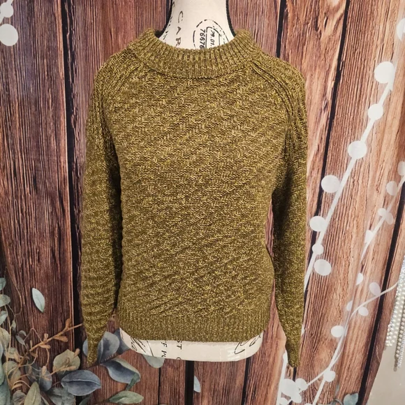 Elegant Crewneck Pullover Sweater - Picture 2 of 2